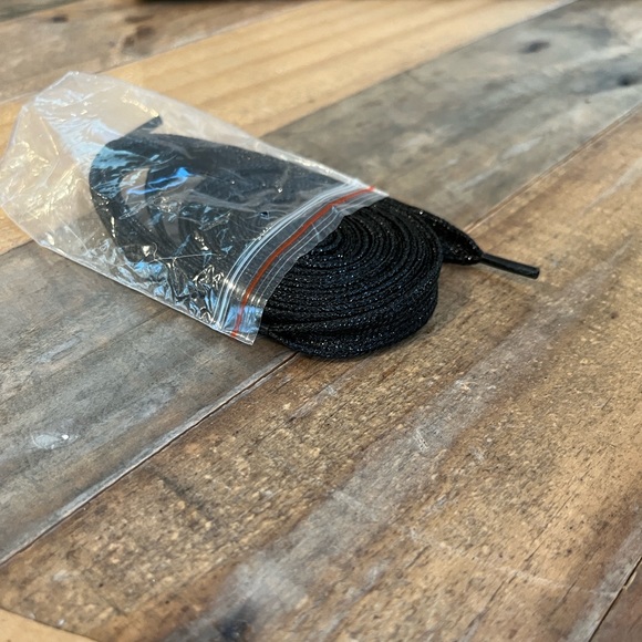 Kenneth Cole Gentle Souls Rosette - Picture 9 of 10